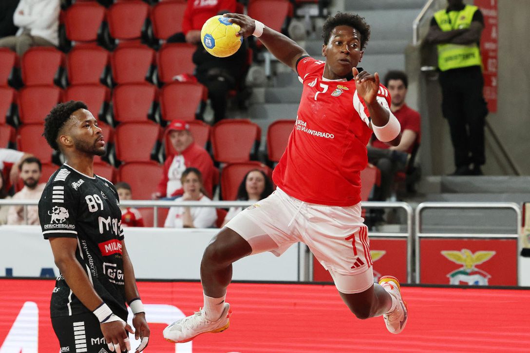 Stiven Valencia terminou com três golos      Fotografia SL Benfica