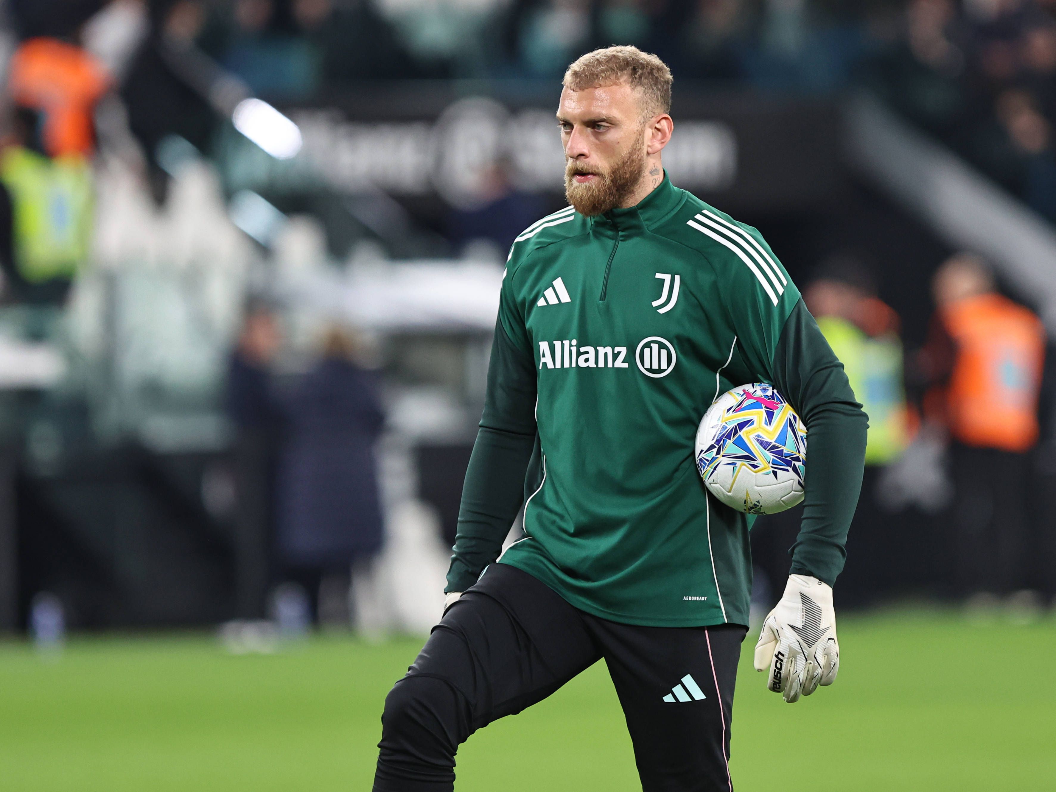 Michele Di Gregorio, que perdeu a titularidade na baliza, deverá procurar um novo clube