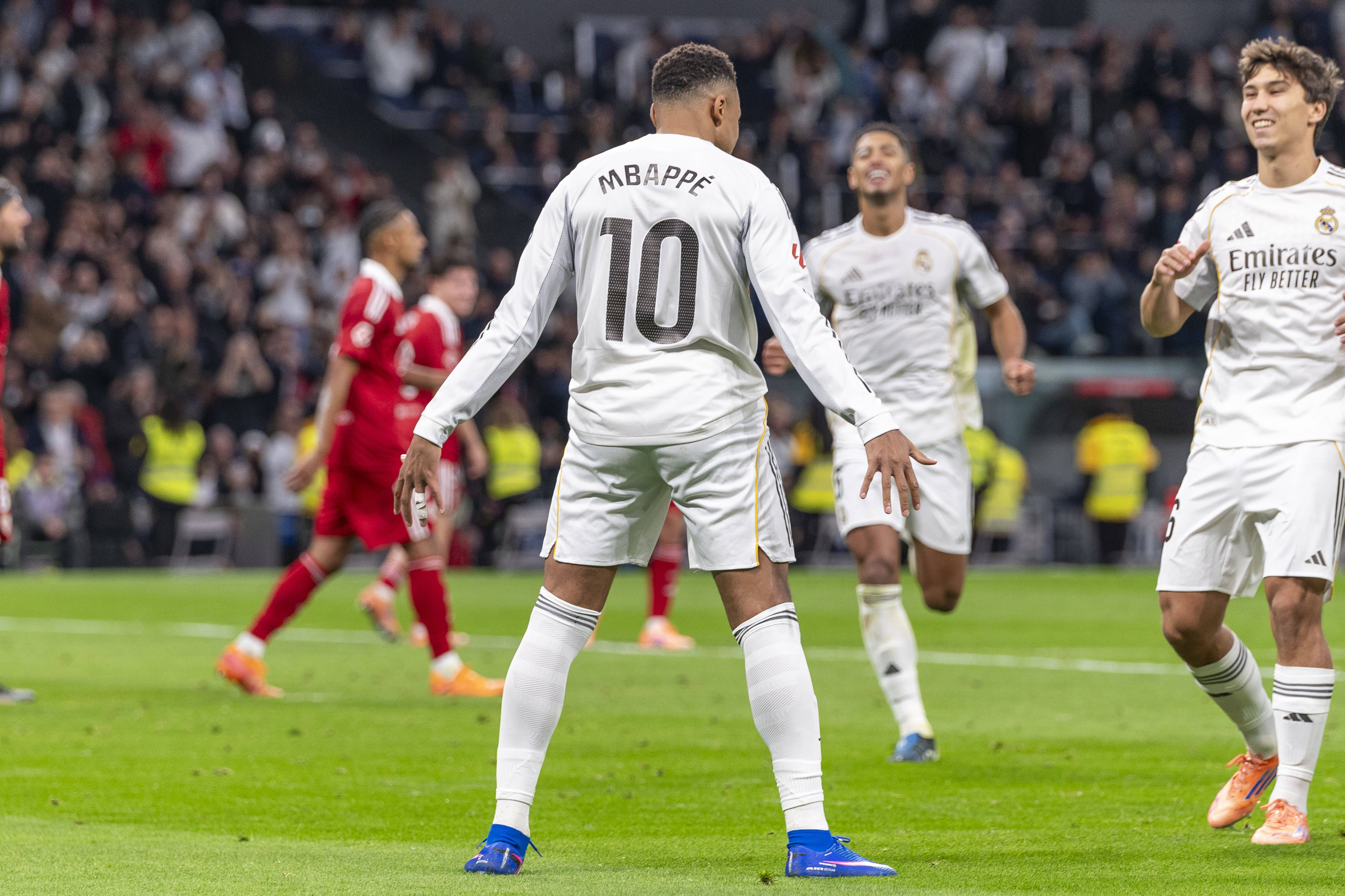 Kylian Mbappé a fazer o festejo de Cristiano Ronaldo no Real Madrid