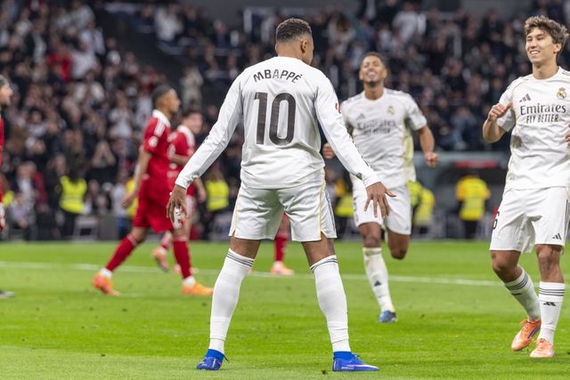 Kylian Mbappé a fazer o festejo de Cristiano Ronaldo no Real Madrid