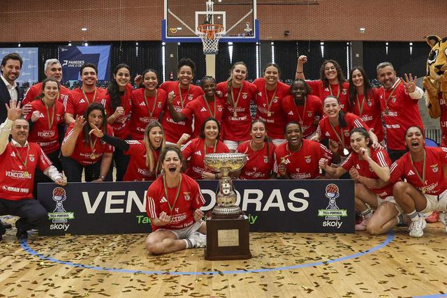 Águias recuperam o troféu perdido na passada temporada     Fotografia FPB
