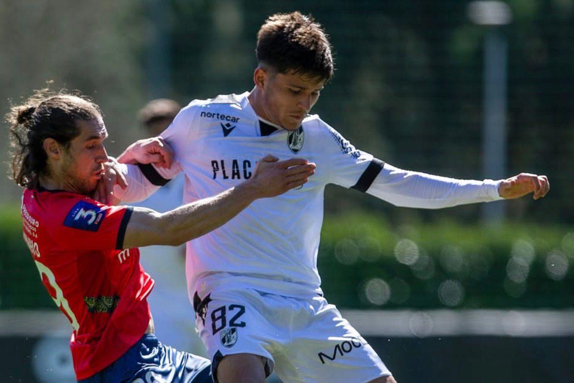 Francisco Dias, aqui em ação na equipa B, cumpriu o primeiro jogo pela equipa principal na taça de Portugal - Foto: Vitória SC