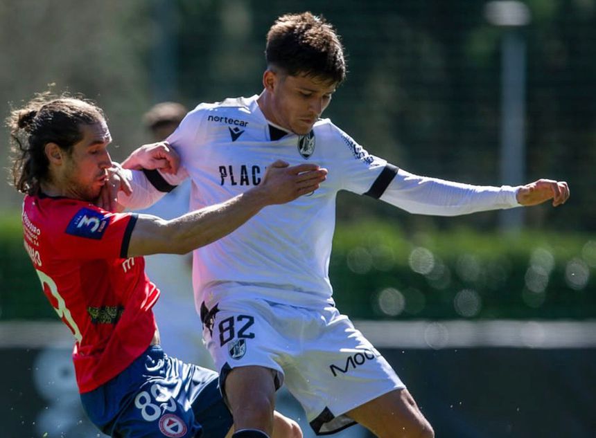 Francisco Dias, aqui em ação na equipa B, esteve no banco no jogo frente ao Benfica - Foto: Vitória de Guimarães