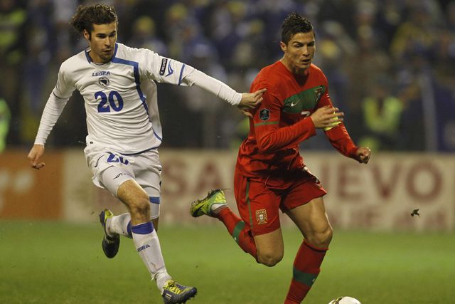 Cristiano Ronaldo em ação no empate a zero frente à Bósnia - Foto: André Alves/A BOLA