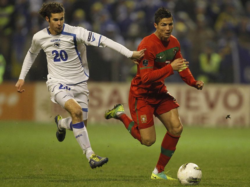 Cristiano Ronaldo em ação no empate a zero frente à Bósnia - Foto: André Alves/A BOLA