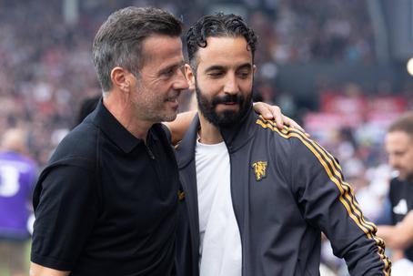 Marco Silva ao lado de Ruben Amorim antes de um confronto entre Fulham e Manchester United