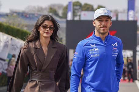 Pierre Gasly e a namorada Francisca Cerqueira Gomes em Suzuka (IMAGO)