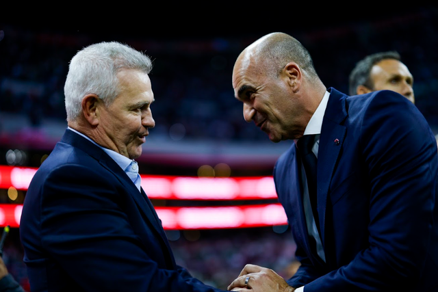 Aguirre e Roberto Martínez antes do México-Portugal. Foto: FPF