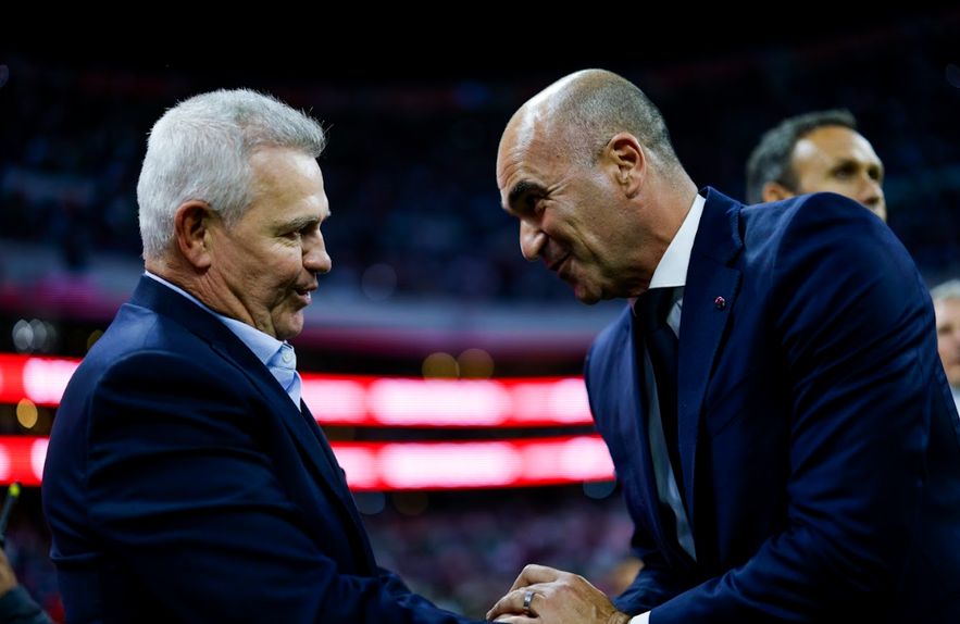 Aguirre e Roberto Martínez antes do México-Portugal. Foto: FPF