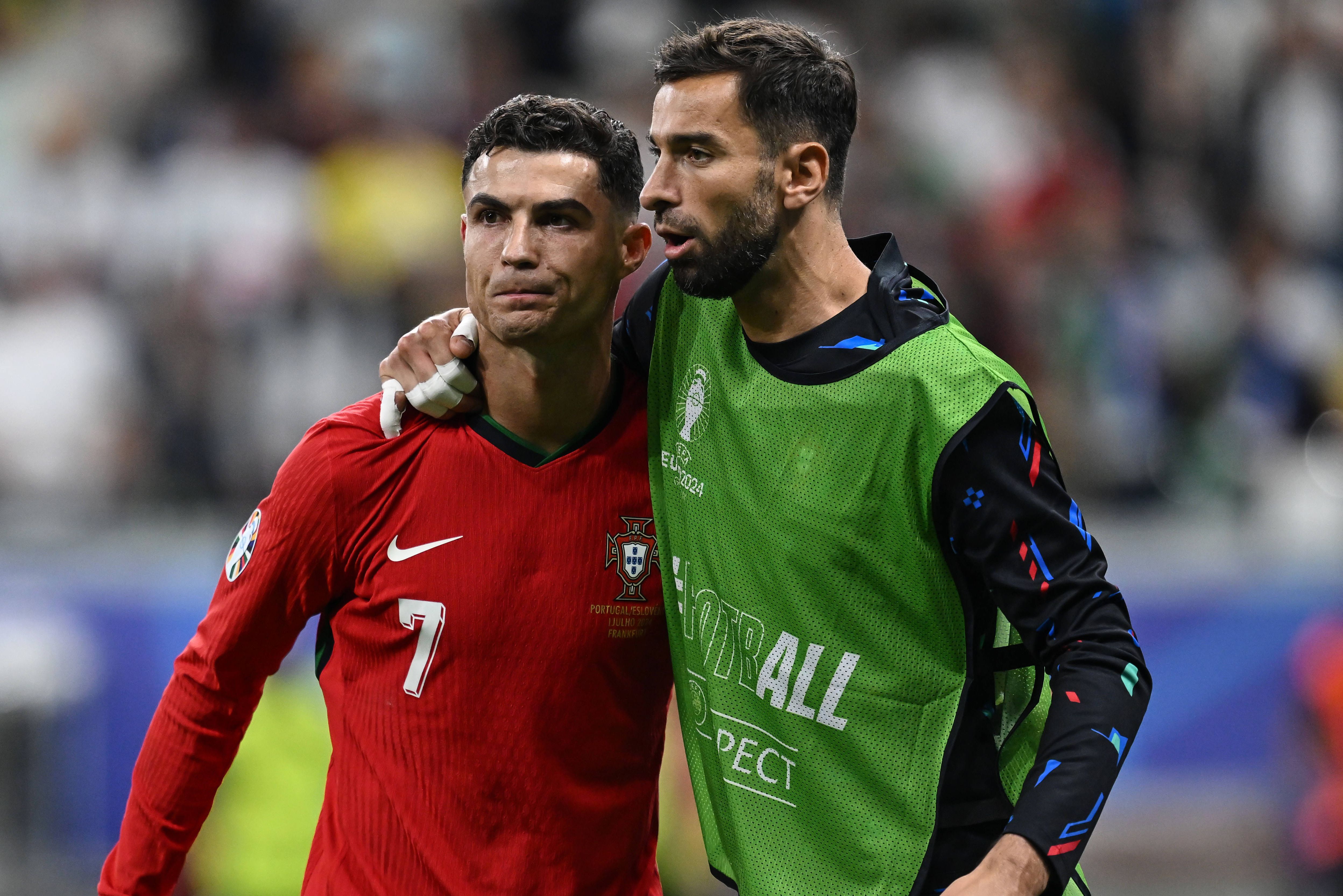 Rui Patrício ao lado de Cristiano Ronaldo durante o Euro 2024