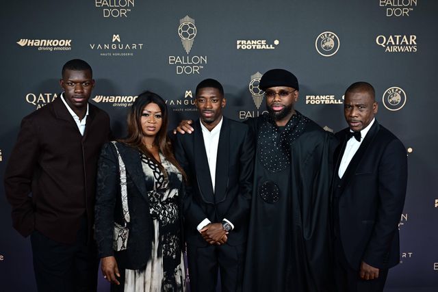 Ousmane Dembélé com o agente Moussa Sissoko ao lado