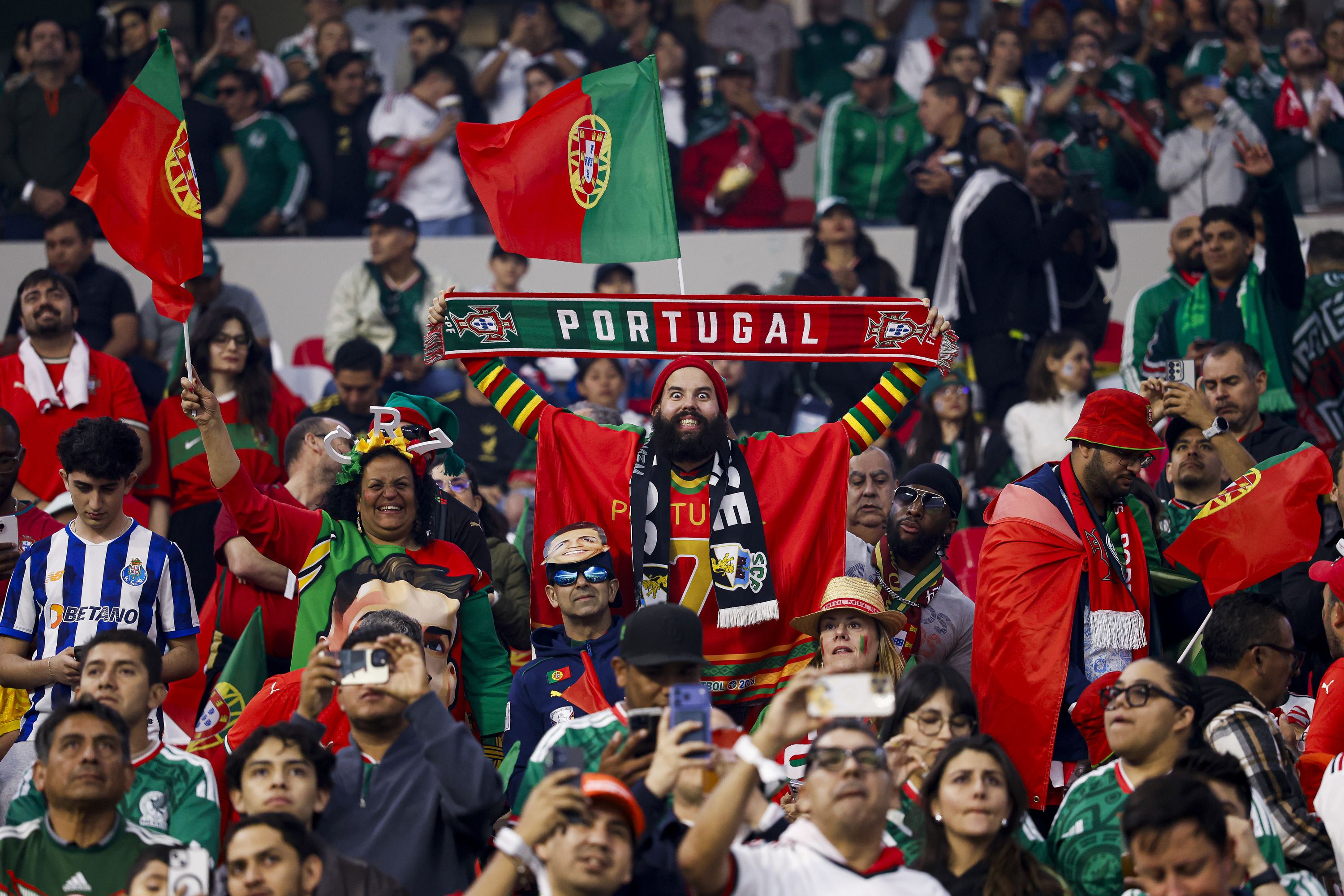 Muito apoio a Portugal nas bancadas do Azteca. Foto: FPF (México-Portugal)