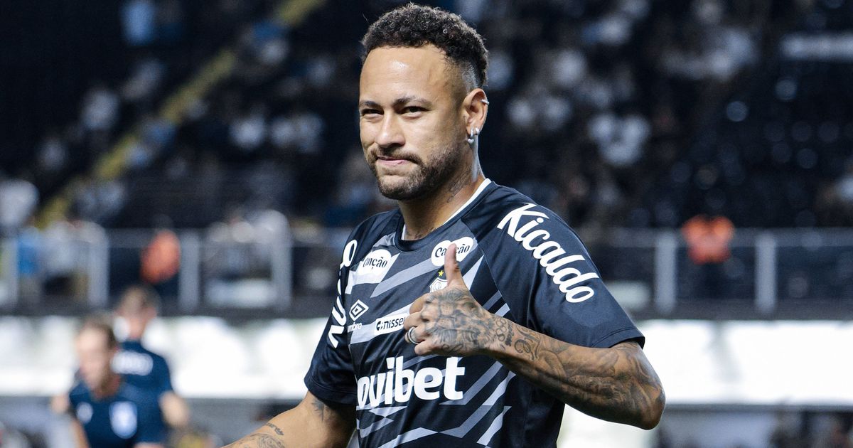 Neymar celebra golo e assistência contra sub-20 do Santos: «Importante, não é?»
