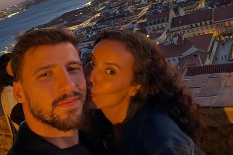 Rúben Dias  com Maya Jama