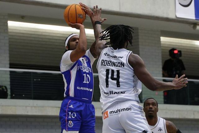 Corey Allen-Williams marcou cinco dos sete triplos que lançou     Fotografia FPB