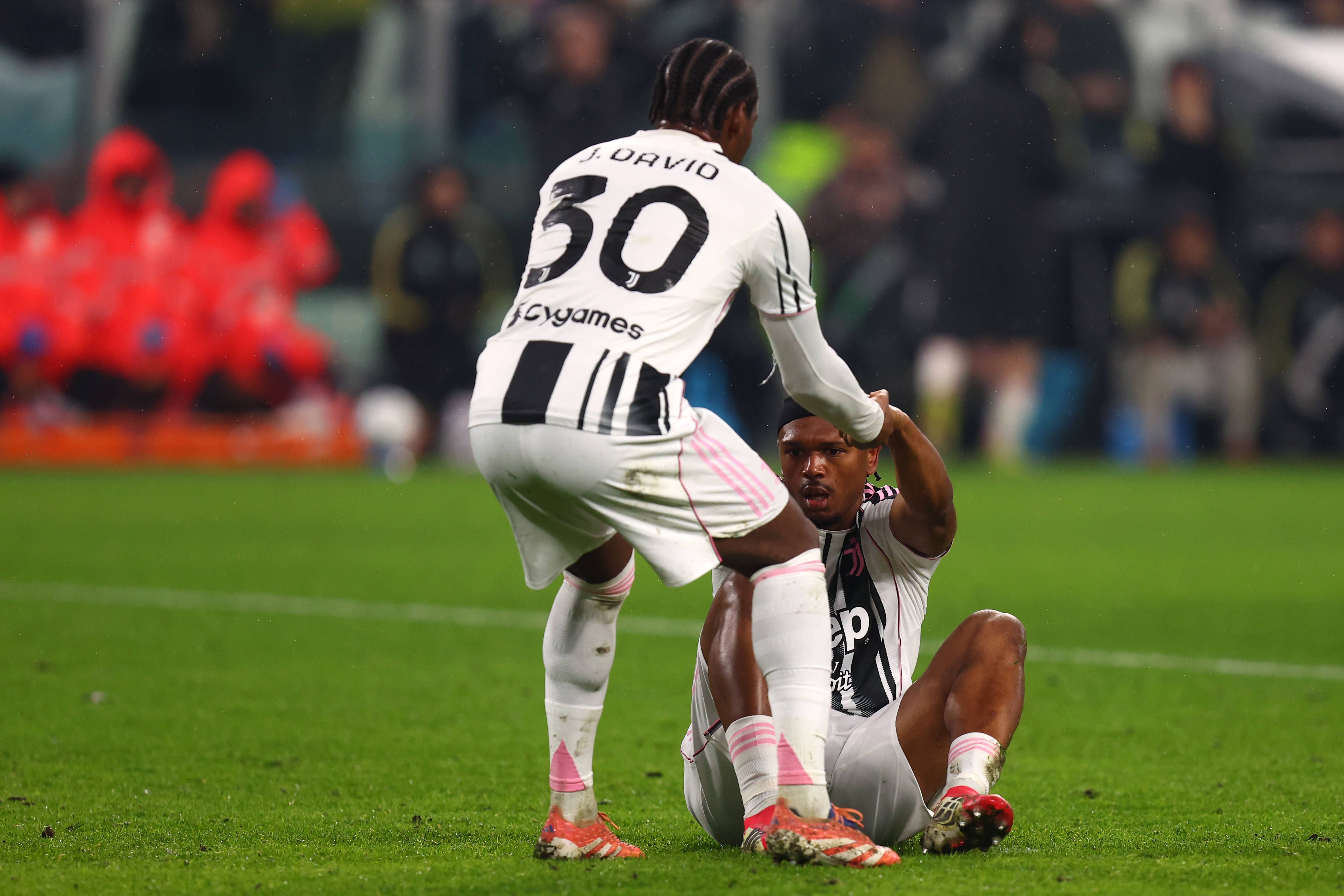 No ataque, as avaliações são negativas para Jonathan David e Lois Openda