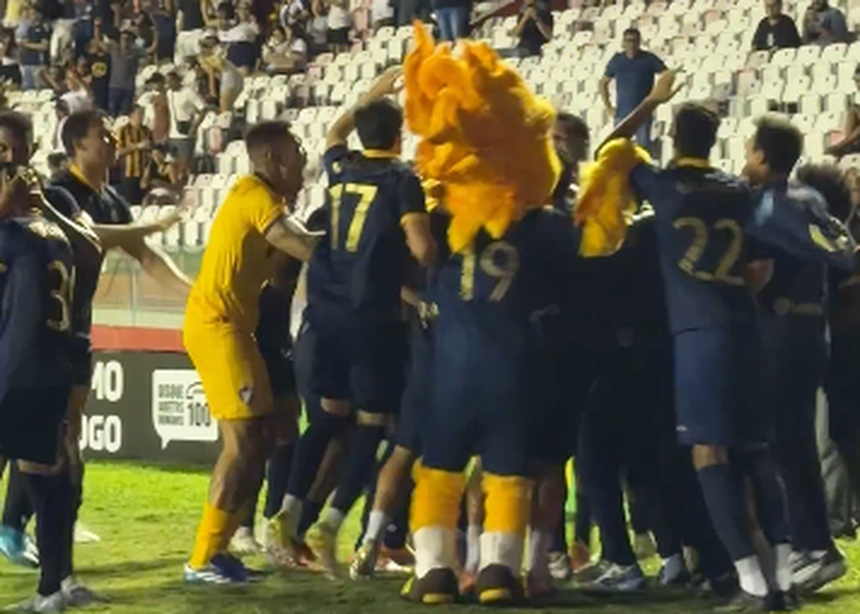 Festejos do golo de Vágner Love
