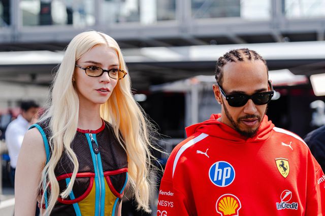 Anya Taylor-Joy e Lewis Hamilton em Suzuka (IMAGO)