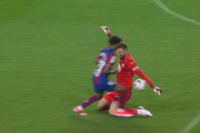 VÍDEO: Mamardashvili não quis ficar atrás de Ter Stegen e foi expulso