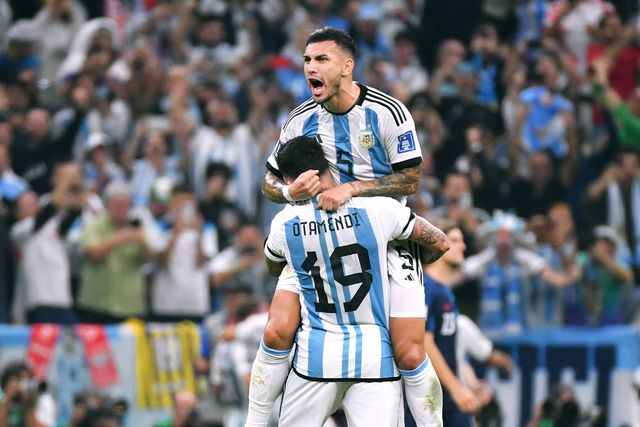 Leandro Paredes visita Di María e Otamendi em Lisboa