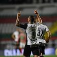 Farense vence na Amadora e vê permanência mais perto