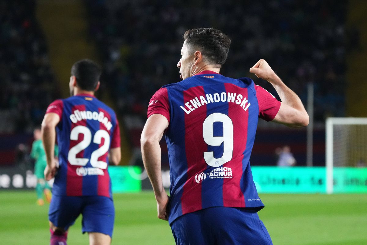 Barcelona derrota Valência com hat-trick de Lewandowski