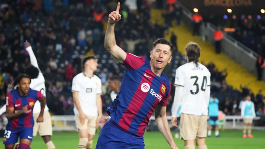 Hat-trick de Lewandowski dá triunfo ao Barcelona e Liga dos Campeões está garantida