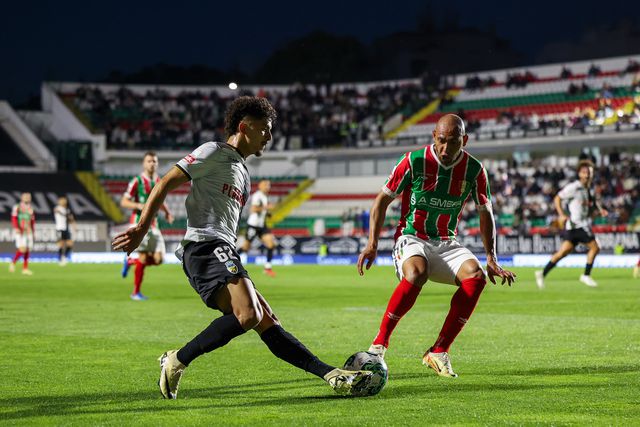 Destaques do Farense: Velho voa, Belloumi sonha
