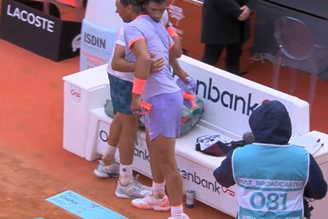 Vídeo: Cachín perdeu contra Nadal e no final... pediu-lhe a camisola