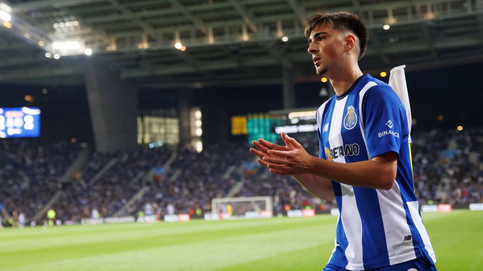 FC Porto: Martim Fernandes sofreu entorse num joelho