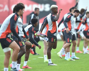 Número nunca antes visto no Benfica tem dedo de Lage e Schmidt