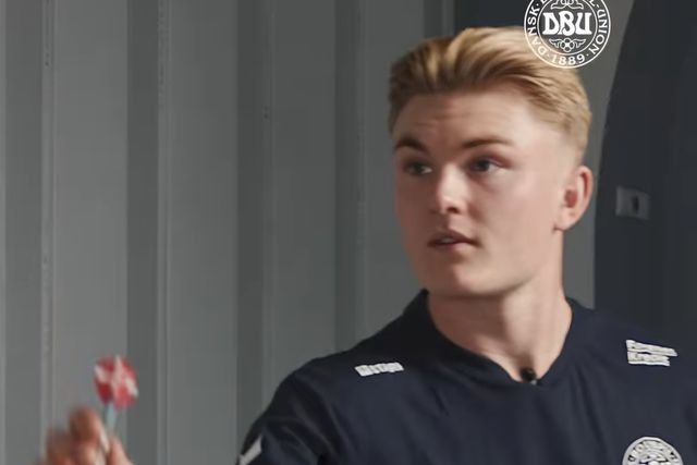 Harder não tem só pontaria para a baliza (vídeo)