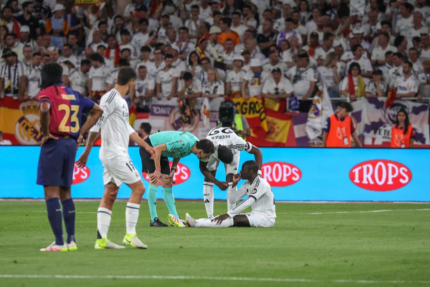 Mendy lesionou-se frente ao Barcelona