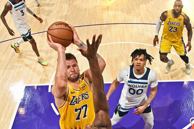 Apagão dos Lakers à lupa: à beira da eliminação, cansados e criticados por lenda