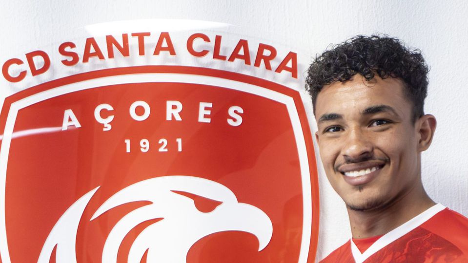 Oficial: Santa Clara renova com Daniel Borges