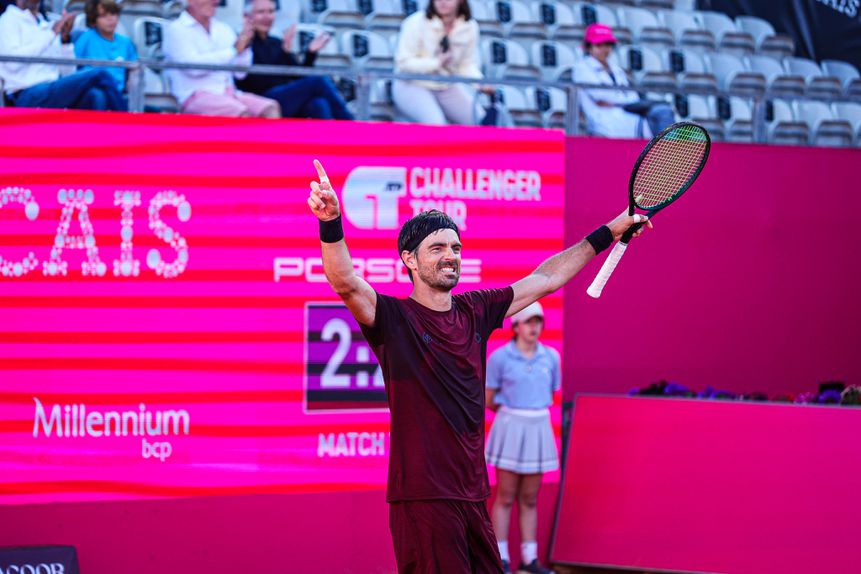 Gastão Elias a celebrar o apuramento para os oitavos de final