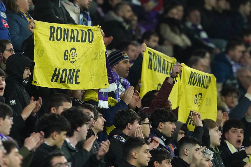 Adeptos protestam contra Ronaldo 'Fenómeno'