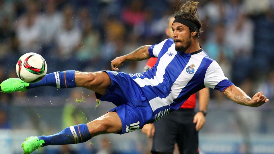 Ex-FC Porto acusado de morder a orelha do filho