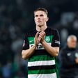 Viktor Gyokeres a agradecer o apoio dos adeptos leoninos em Alvalade