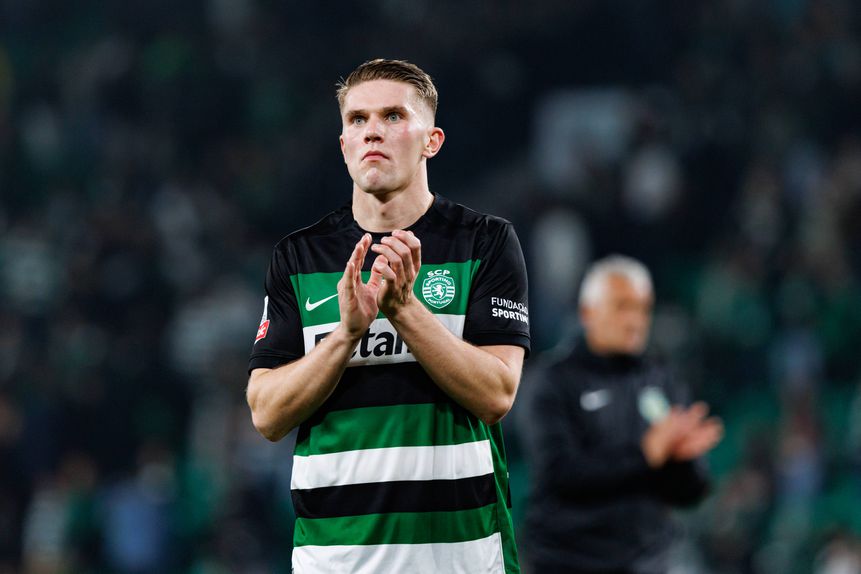 Viktor Gyokeres a agradecer o apoio dos adeptos leoninos em Alvalade