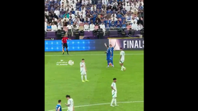 Nem queria acreditar: Jorge Jesus tira ex-V.Guimarães nem 10 minutos após lançá-lo (vídeo)