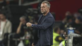 Mercado oficial: Flick renova contrato com o Barcelona