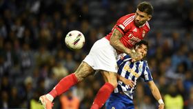 Benfica: Otamendi veste a pele de goleador