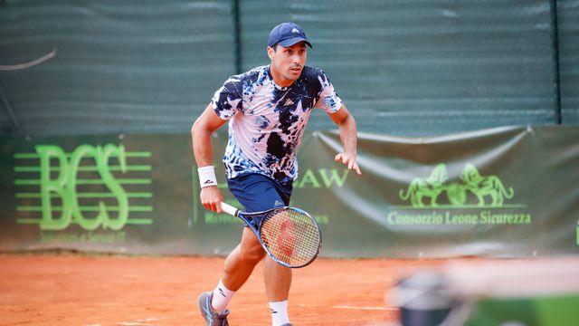 Tenista ficou preso no elevador por causa do apagão (vídeo)