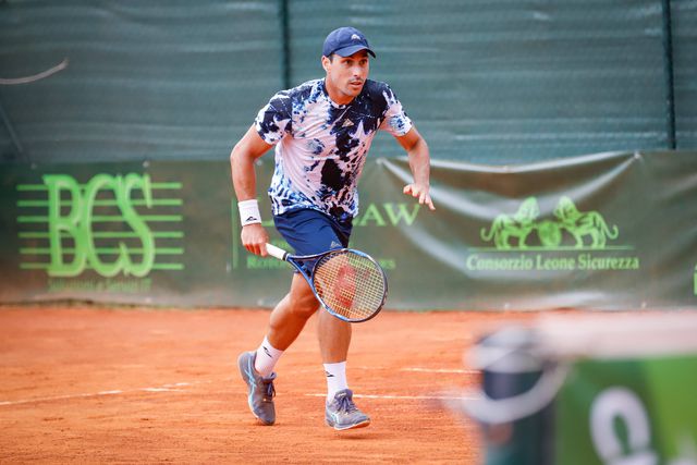 Tenista ficou preso no elevador por causa do apagão (vídeo)