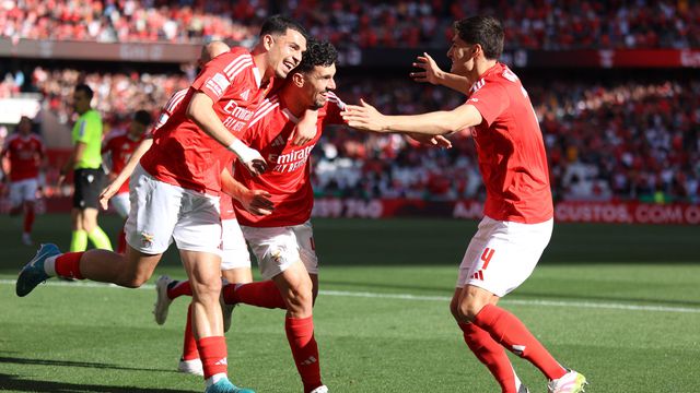 Amdouni, Tomás Araújo e António Silva festejam golo do Benfica