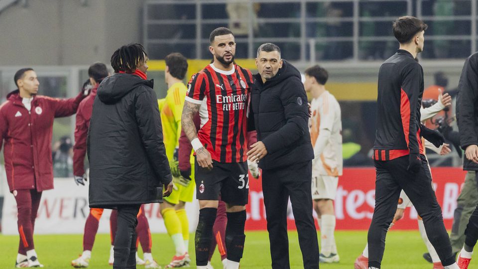 Walker e Sérgio Conceição cumprimentam-se