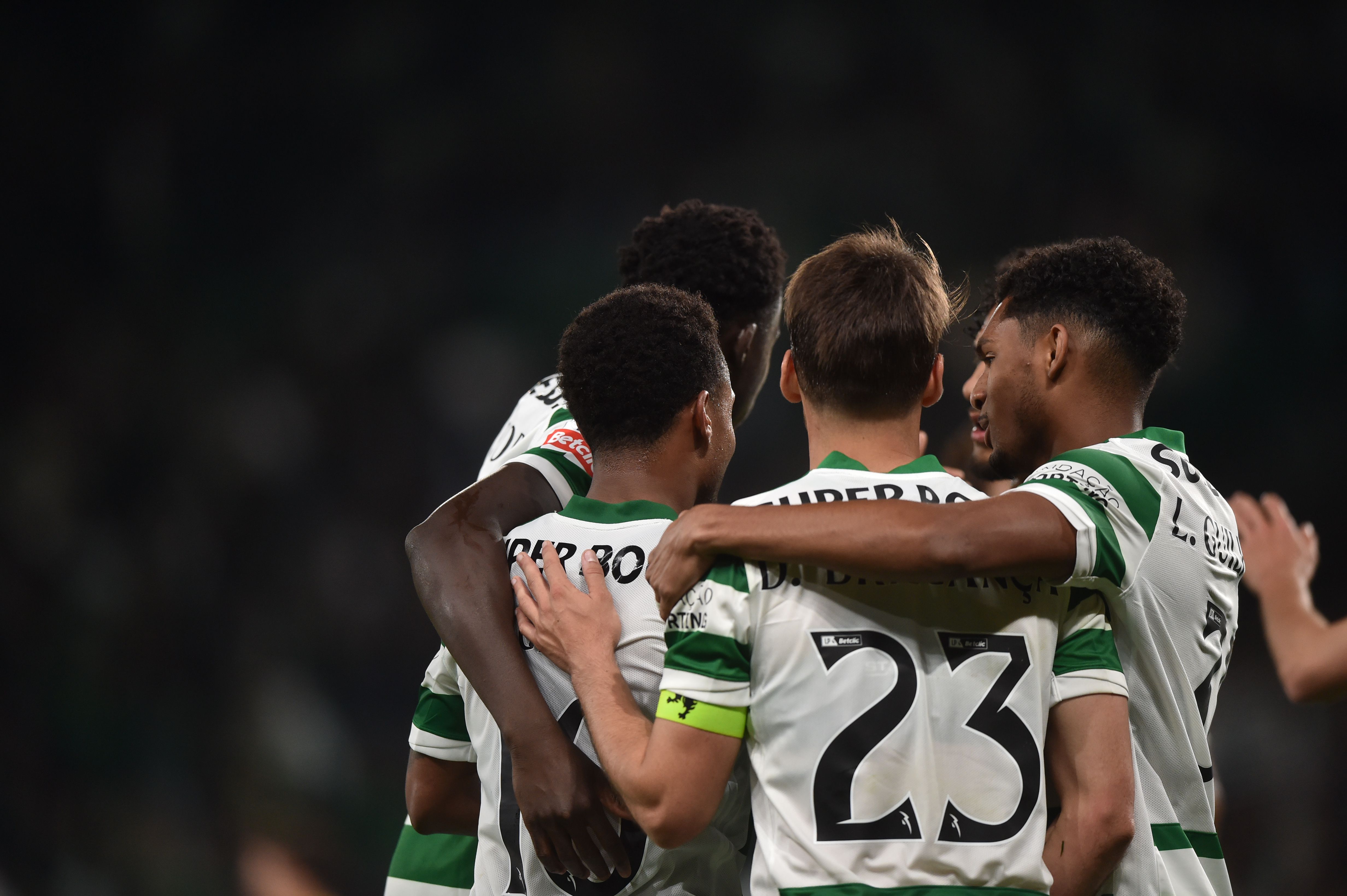 Festejos dos jogadores do Sporting após o segundo golo. Foto: Miguel Nunes (Sporting -  Tondela)