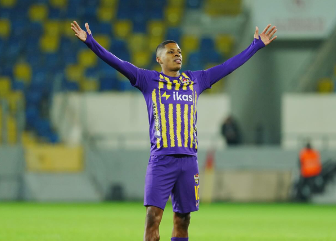 Ángel Torres, extremo, 26 anos - Eyupspor (Turquia)