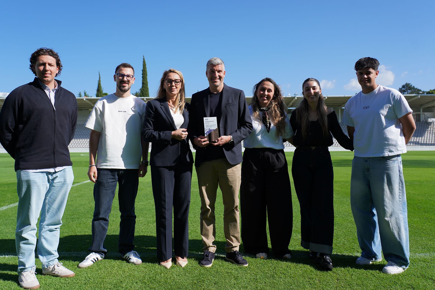 Responsáveis do Moreirense recebem prémio - Foto: Moreirense